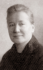 Porträttfoto av Gertrud Månsson på äldre dar