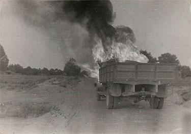 Brinnande lastbil vid Brunete 1937