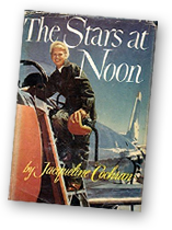 Foto av omslaget till boken "The Stars at Noon" där Jackie Cochran just håller på att kliva i sitt plan (färgbild).