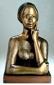 Skulptur av kvinna sim sitter med ena handen mot kinden