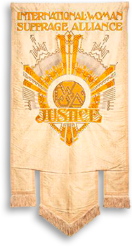IWSA:s stora gula standar med solen och ordet "Justice" (Rättvisa) i mitten