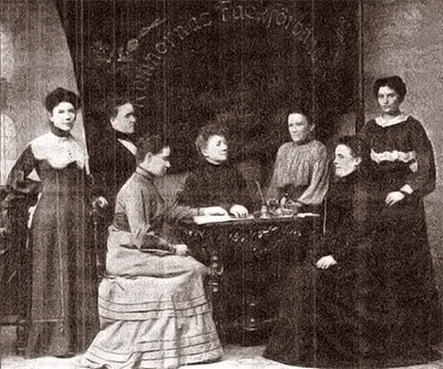 Foto av styrelsen i Kvinnornas Fackförbund 1904