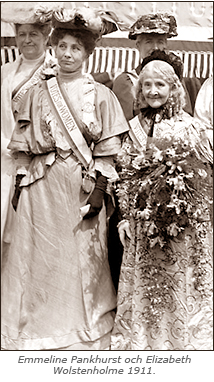 Foto i helfigur av Emmeline Pankhurst och Elizabeth Wolstenholme vid en demonstration 1911