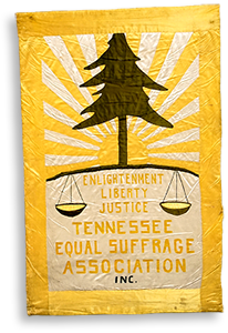 Stort gult standar med texten: Enlightment, liberty, justice - Tennessee Equal Suffrage Association inc