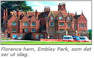 Foto av ett mycket stort tegelhus med text under: Florence hem, Embley Park, som det ser ut idag.