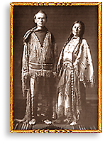 Foto av William Hanson och Zitkala-Ša i siouxklädsel