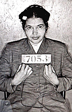 Rosa Parks fotograferad av polisen när hon arresterades.