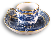 Vacker blå-vit kaffekopp med guldkanter och mönster