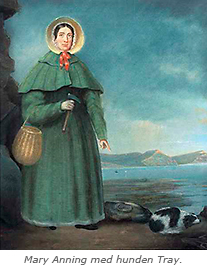 Målning av Mary Anning i hatt, lång kappa, korg på armen och hacka i handen. Hon står vid en klippa vid vattnet. Bredvid henne ligger en hund. Under bilden står: Mary Anning med hunden Tray.