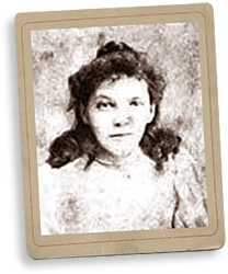 Suddigt porträttfoto av Adelaide Knight i en pappersram