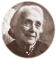 Porträttfoto av leende Dolores Ibárruri på äldre dar