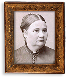 Porträttfoto av Hanna i en fyrkantig träram