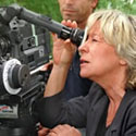 Profilfoto av Margarethe von Trotta som ser in i en kamera