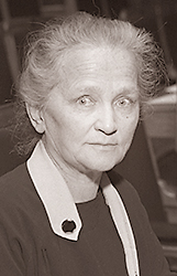 Porträttfoto av Agda Östlund i riksdagen
