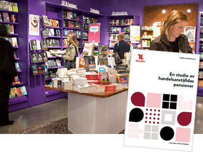 Foto av butik med pocketböcker och folk som handlar, framför bilden är omslaget till Handels rapport om pensioner