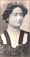 Porträttfoto av Rosa, 21 år gammal